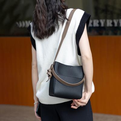 Original Cowhide Leather Woman Tote Bag Wide Strap Solid Color Commuter Crossbody Bag Large Capacity Bucket Luxury Brand Bag