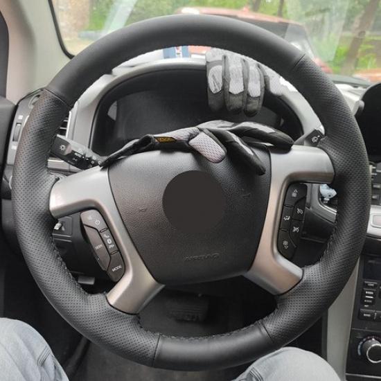 Черная кожаная оплетка на руль для Chevrolet Captiva 2007-2014 Silverado