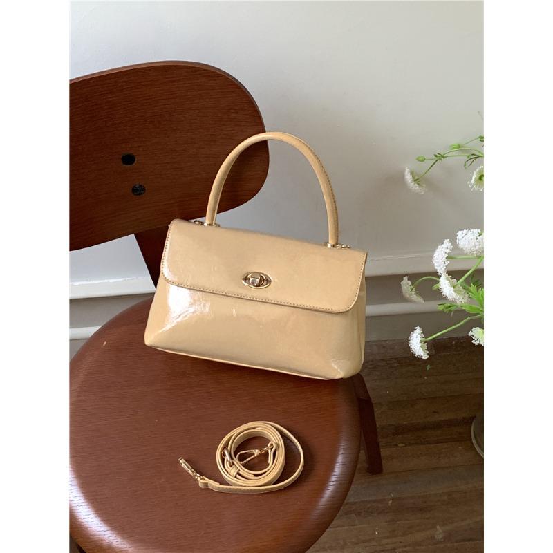 Handheld shoulder bag women s niche versatile clamshell small messenger bag summer small square bag 4970₽