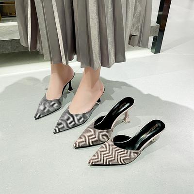 Pantoufles pour femmes printemps 2024 nouvelle mode sac personnalisé tête demi-pantoufles talon fin pointu talon haut pantoufles cool