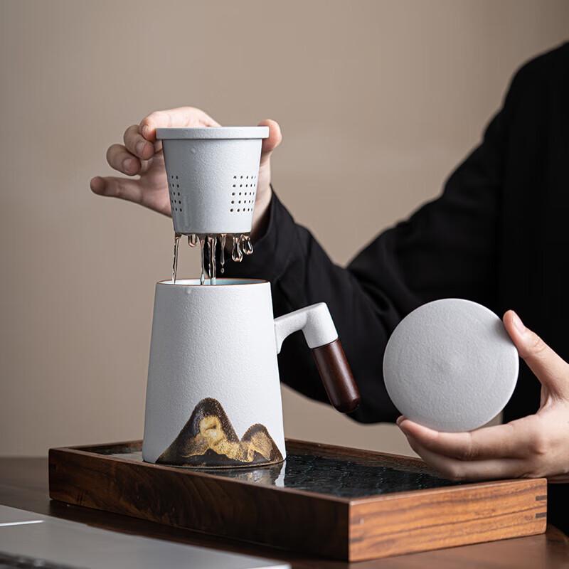 A Thousand Li of Rivers and Mountains Hand-Painted Ceramic Tea Mug with Infuser