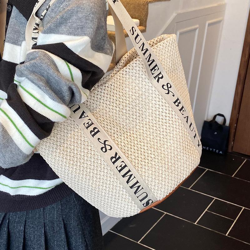 Borsa di paglia tessuta a mano da donna, grande capacità, nuova estate 2026, borsa da spiaggia per le vacanze al mare, borsa a secchiello da pendolare