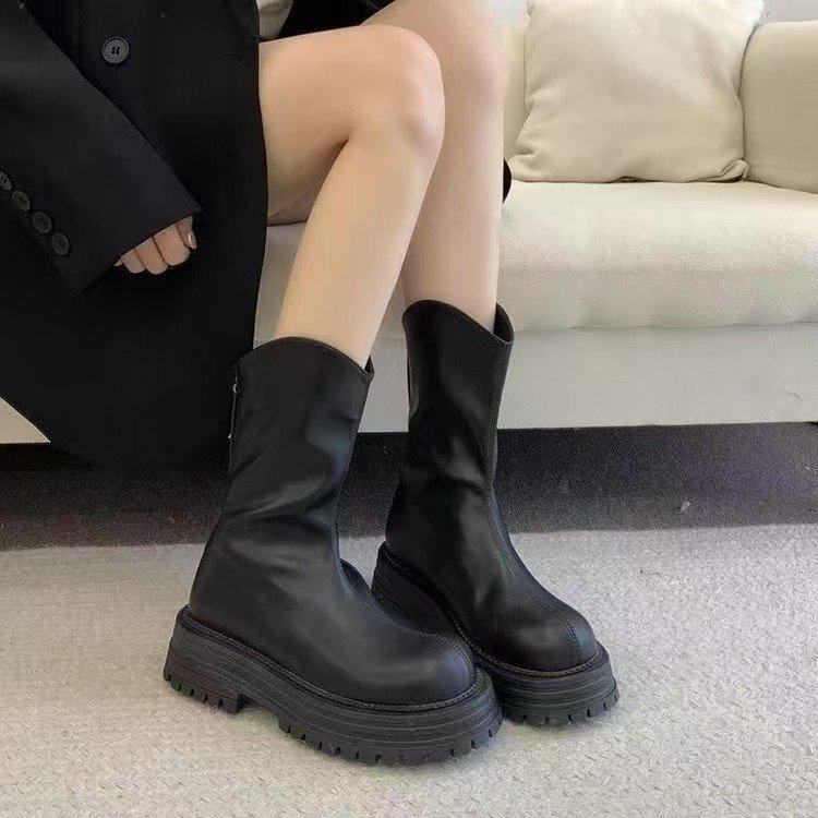 Schwarze dicksohlige dünne mittelhohe Martin-Stiefel für Damen Herbst und Winter 2025 neu retro vielseitig britischer Stil erhöhend dünn machende Stiefel