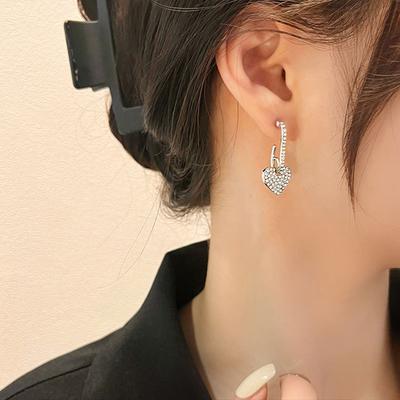 Kolczyki Damskie Serce Miłości Pełne Diamentów Wkładka Styl Trendy Delikatne Nisza Wysoki Poziom Designu Zimny Wiatr Minimalistyczne Kolczyki Osobowość Eleganckie Akcesoria