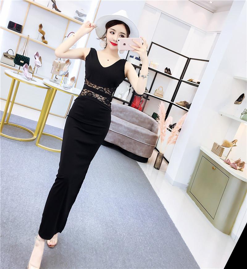 

Hip-wrapped black dress New summer lace splicing sleeveless V-neck dress Women s high-waisted hollowed-out split-ended long dress M чорний