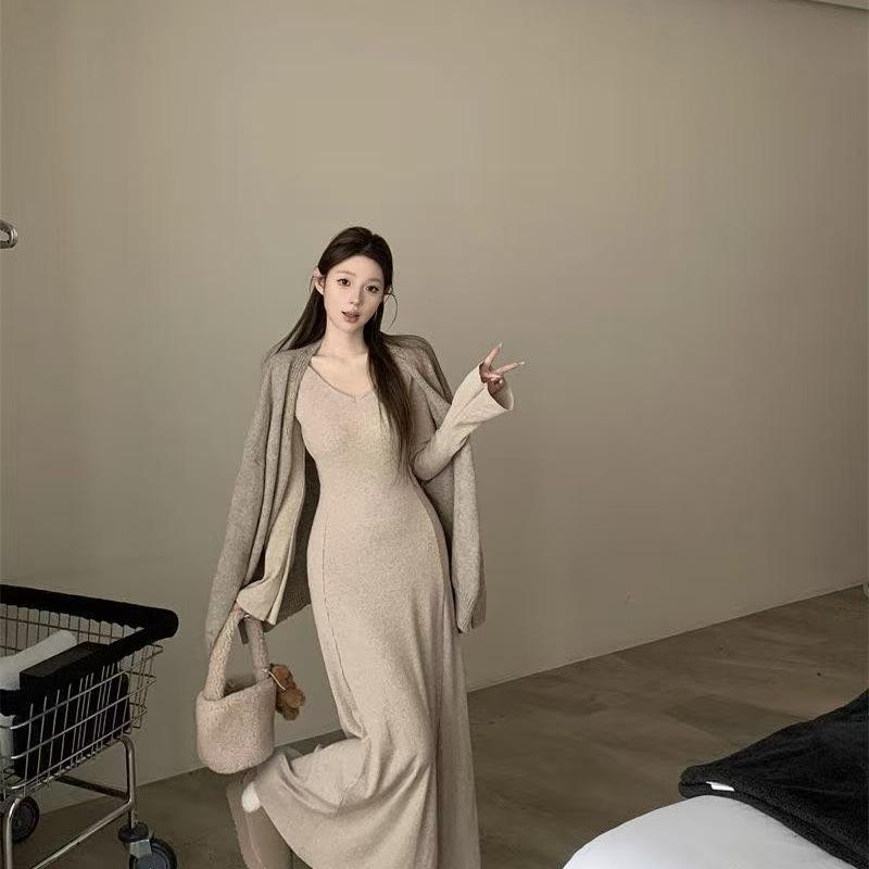 2026 V-Neck Long Sleeve Knit Dress - Women's Slimming Black, Spring/Autumn/Winter