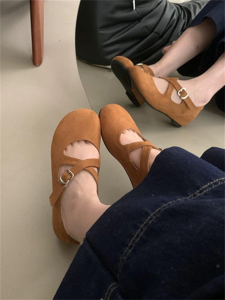 

Внутренняя платформа с завышенной талией, ретро розовые туфли с круглым носком, женская обувь 2025 года, новые повседневные туфли Мэри Джейн с перекрестным ремнем, модные туфли 40 коричневый