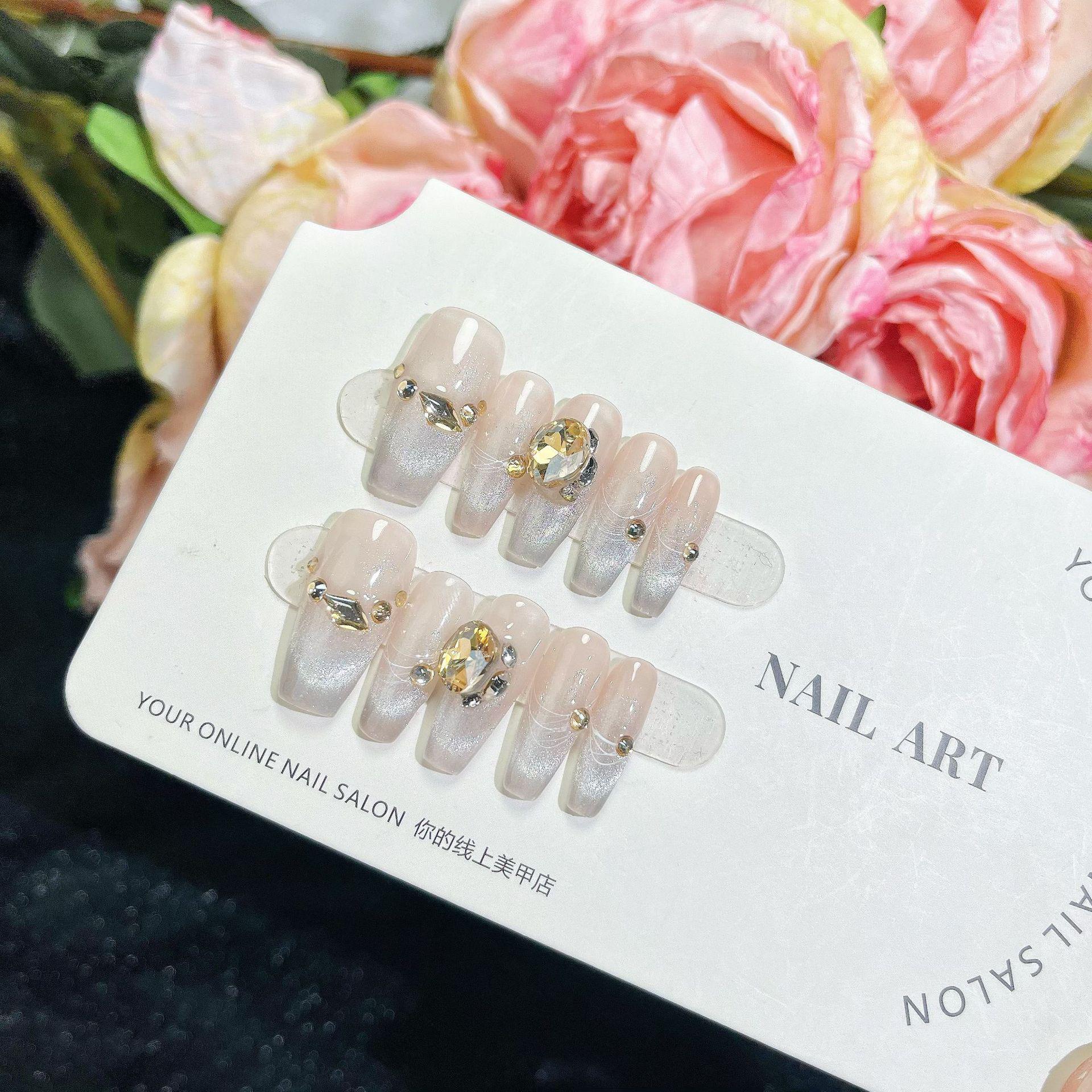 

Роскошный нюдовый градиентный кошачий глаз с кристаллами K9 цвета шампанского от Lilyko Large