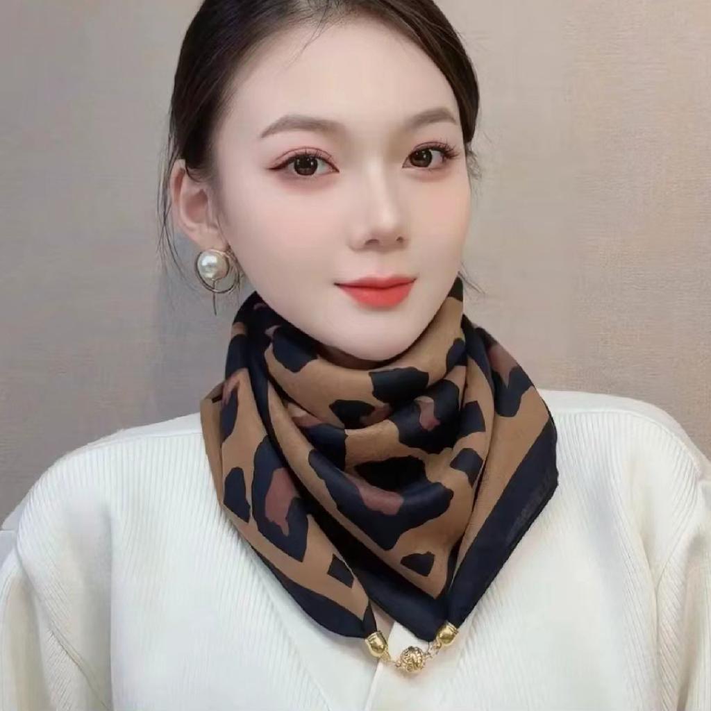 Magnetic buckle cotton and linen small square scarf silk scarf women's spring and autumn versatile neck protection scarf triangular scarf new warm sca