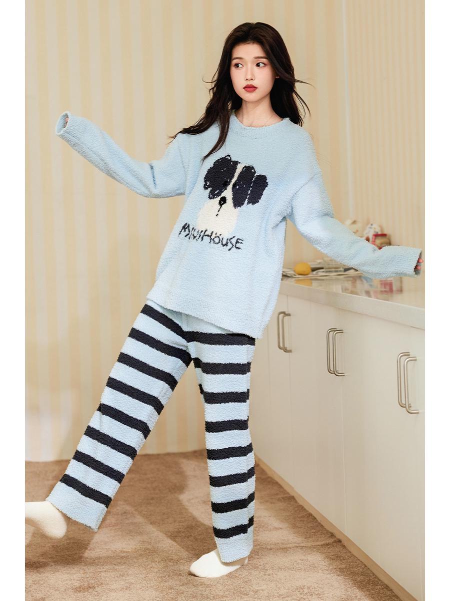 

Пижамный комплект из полубархата с изображением розового Санты и медведя в розово-белую клетку — идеальный вариант для ношения дома осенью/зимой One Size сине серый