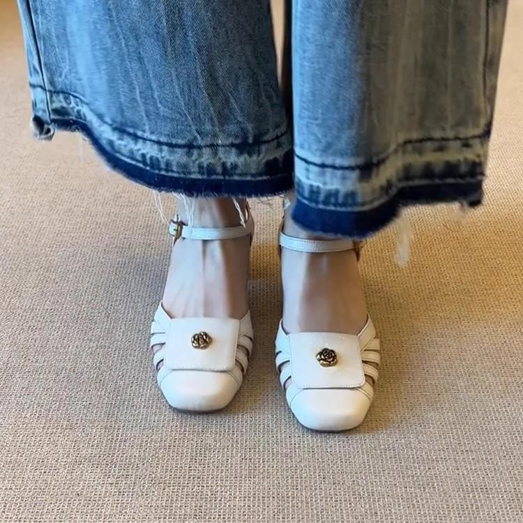 Easy to wear version~ Black thick heel hollow breathable Roman shoes for women with square head camellia retro soft leather sandals