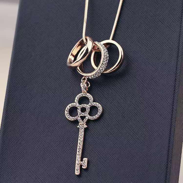 Korean Style Pearl Tassel Necklace: Versatile, Fashionable Long Pendant for Women's Summer Sweaters.