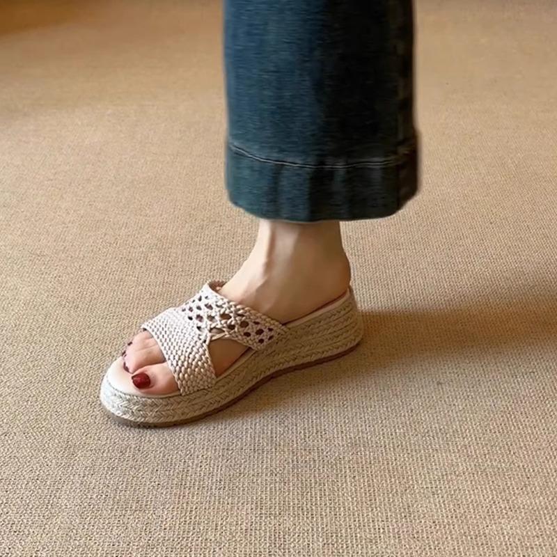 Thick-soled straw-woven soft-soled one-word sandals women's retro woven round-headed leather comfortable commuter fisherman shoes