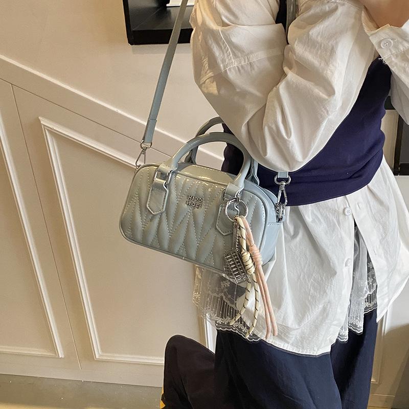 Niche popular portable pillow bag women's spring and summer new messenger bag fashion versatile shoulder bag women