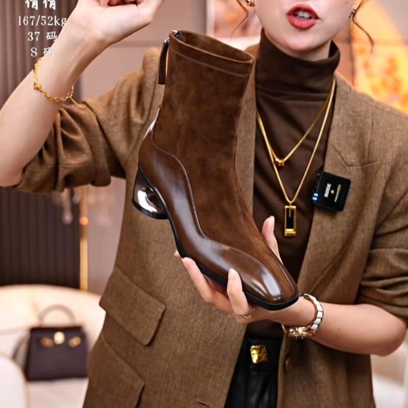 Bottines en daim à bout carré Chaussures épaisses Talons pour femmes Marque Luxe Hiver 2025 Tendance Nouvelles Bottines Chelsea Escarpins de soirée Botas Mujer