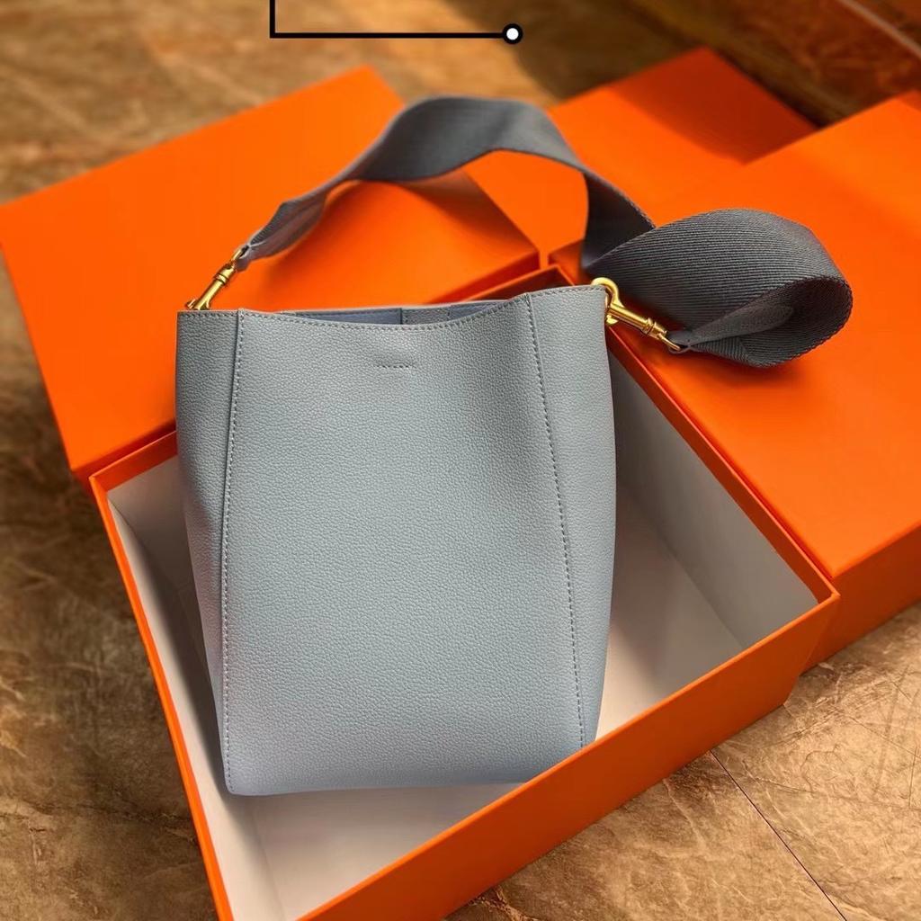 2023 New star with the same wide shoulder strap sangle bucket bag single shoulder oblique span leather women's bag simple child and mother bag