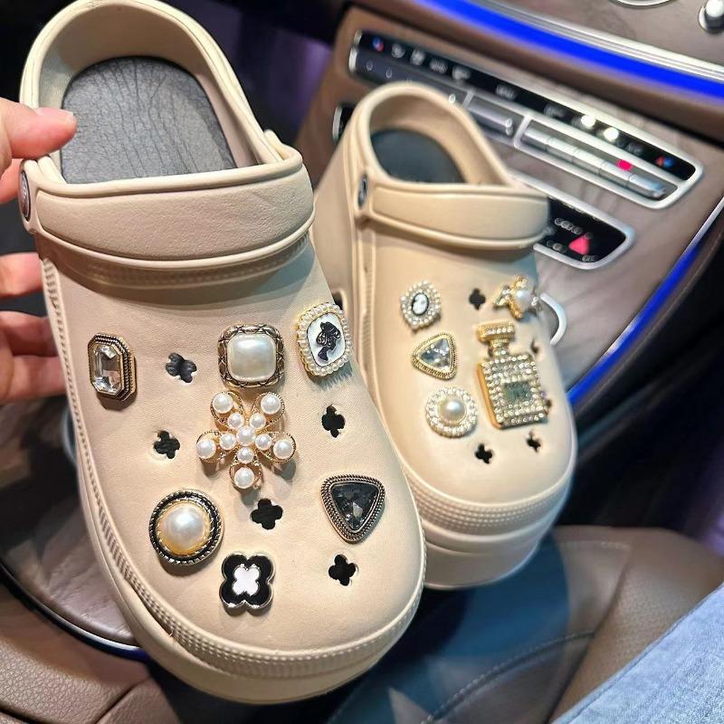 Luxury Designer Shoe Charm for Crocs DIY Baroque Pearl Diamond Shoe Decoration Buckle for Croc Charms Hole Shoes Accessories
