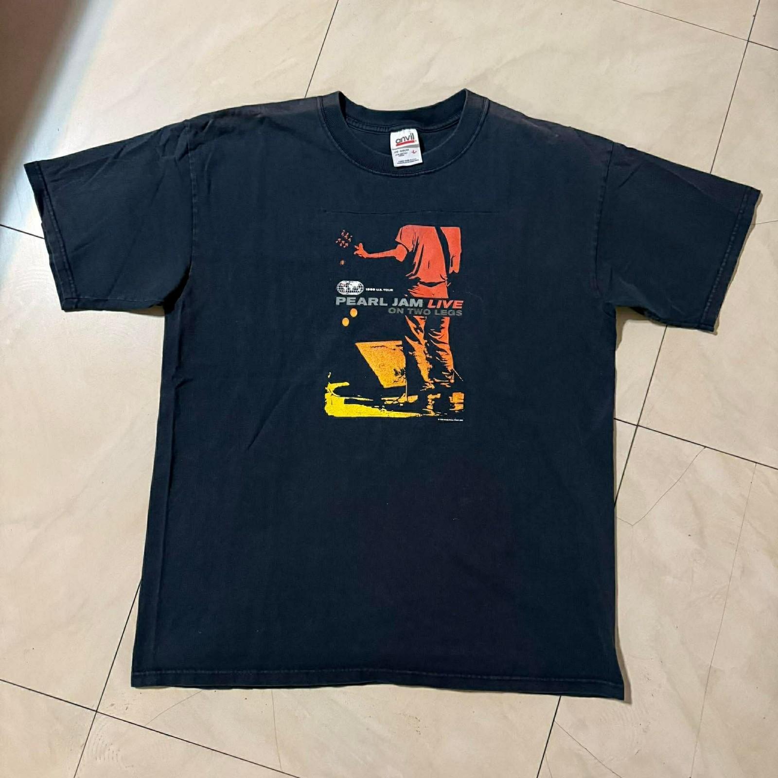 Anvil Pearl Jam Live On Two Legs Men s Black Cotton Crew Neck L Unisex T-Shirt S