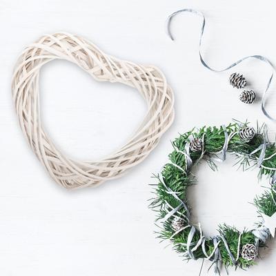 DIY Rattan Wreath Frame Heart-Shaped Wire Ring for Holiday Home Decor Xmas Wreath Making Craft Supplies Natural Rattan