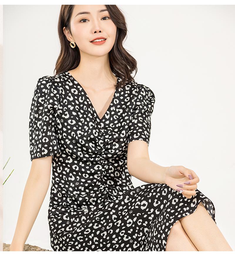 V-neck floral fashionable age reducing dress