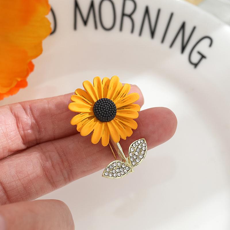 Luxury Crystal Sunflower Brooch Pins For Women Lady Fashion Jewelry Friendship Wedding Party Office Coat Accessories Badge