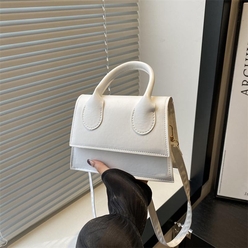 New popular trendy and beautiful messenger bag texture niche design bag women's autumn fashion shoulder small square bag
