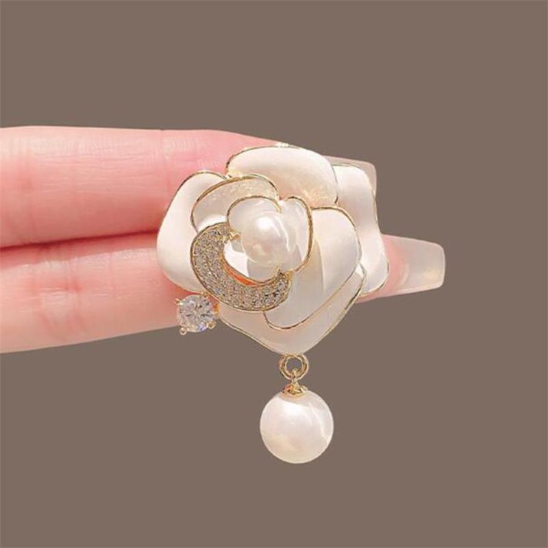 Temperament Elegant Camellia Pearl Brooches For Women Clothing Coat Accessries Gifts