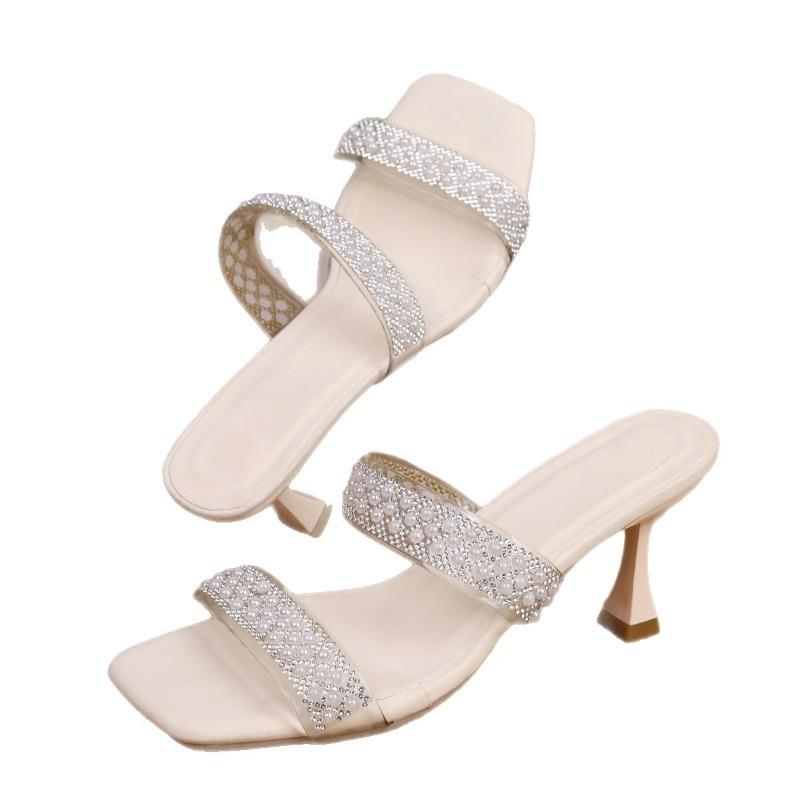 Square-toed Shoes with High-heeled Flip-flops In One Line
