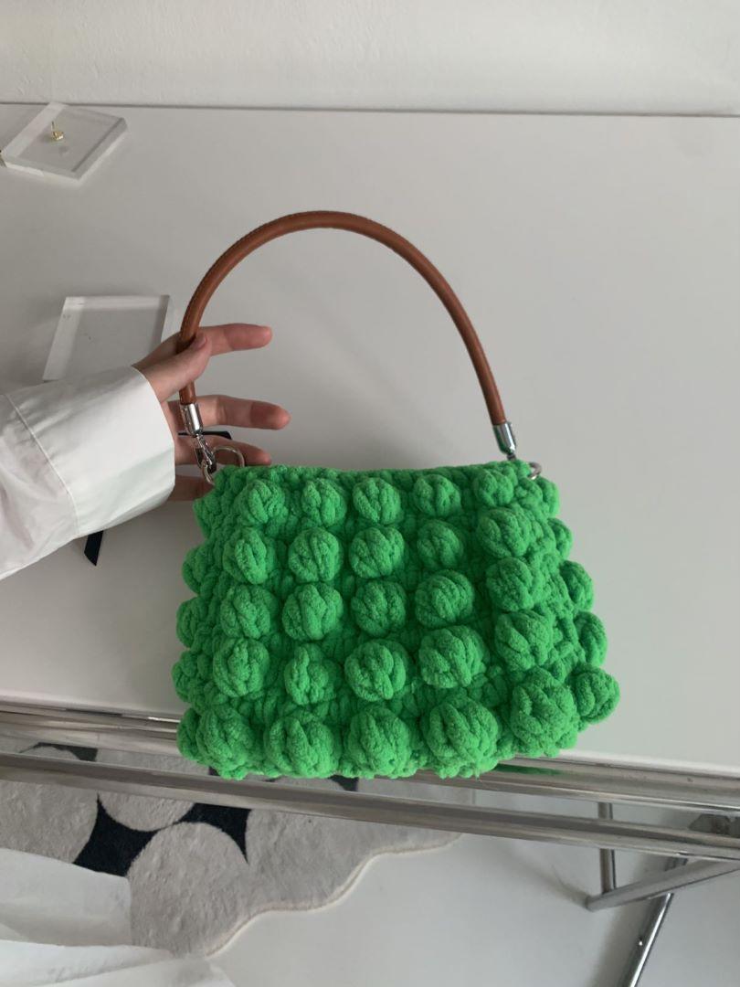 

Нова товста вовняна сумка з товстою вовною, в’язана гачком, сумка-хмара, домашня сумка через плече ручного плетення своїми руками. зелений