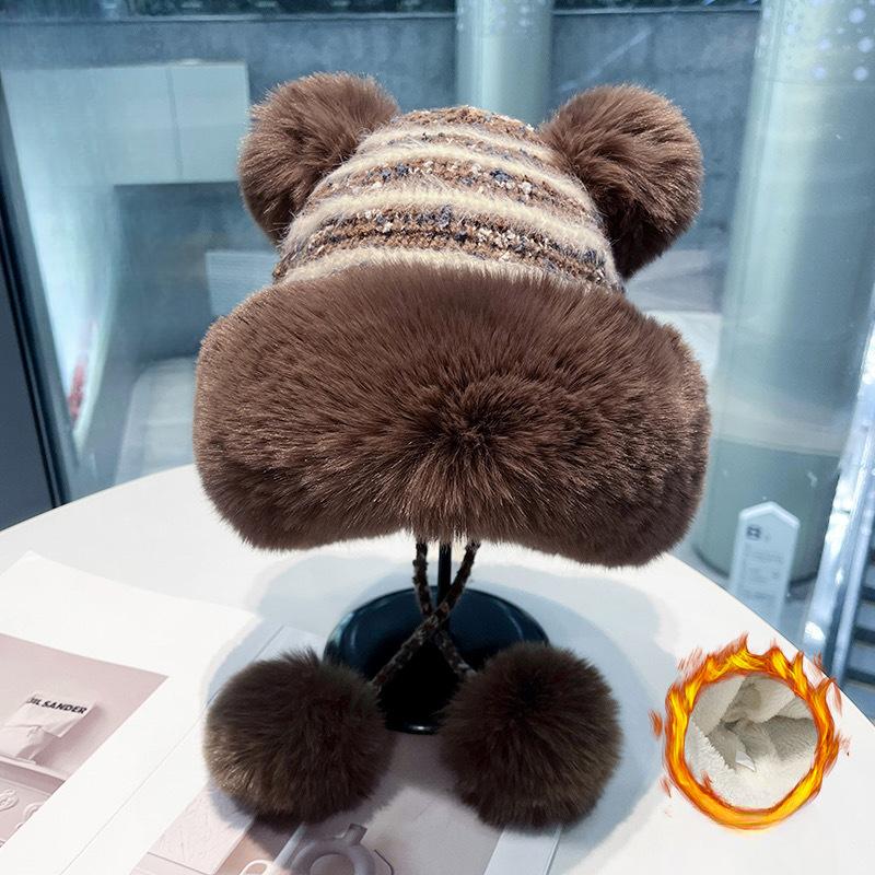 

Милая плюшевая шапка-ушанка с шерстяным помпоном для женщин на осень и зиму, утолщенная теплая вязаная шапка-ушанка для студентов, защита от холода, шапка с защитой ушей M（56-58cm）