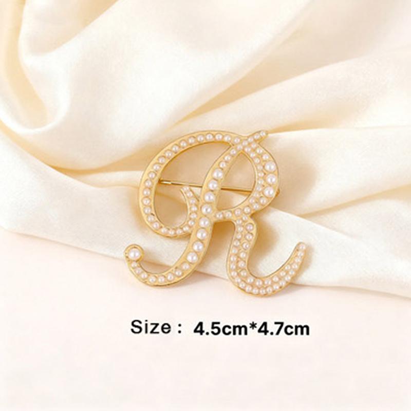 26 İngiliz Harfi İnci Broş Yaka İğneleri Kadın Korsaj Lüks Takı Kadınlar İçin Hediyeler Aksesuarlar