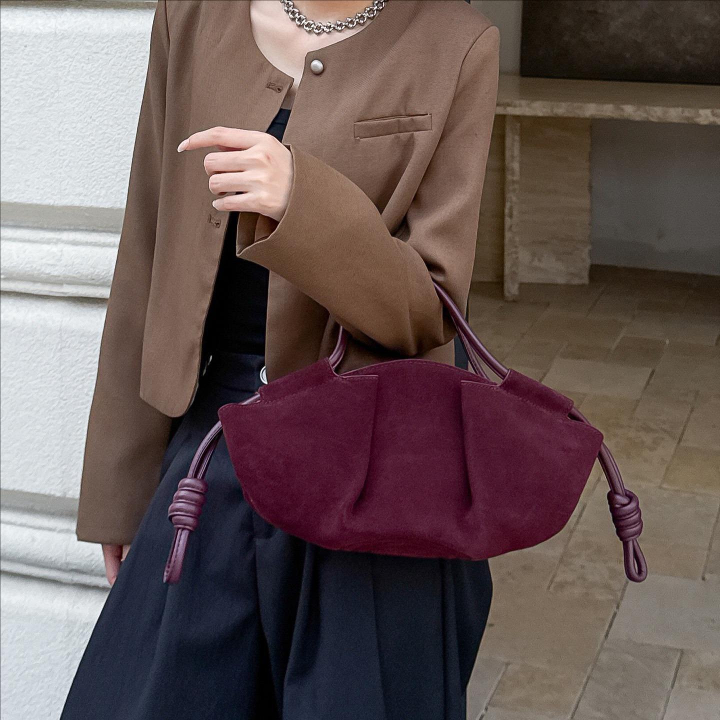 

Cowhide Suede Tote Bag – Elegant & Lightweight Shoulder Bag for Travel and Daily Use червоний