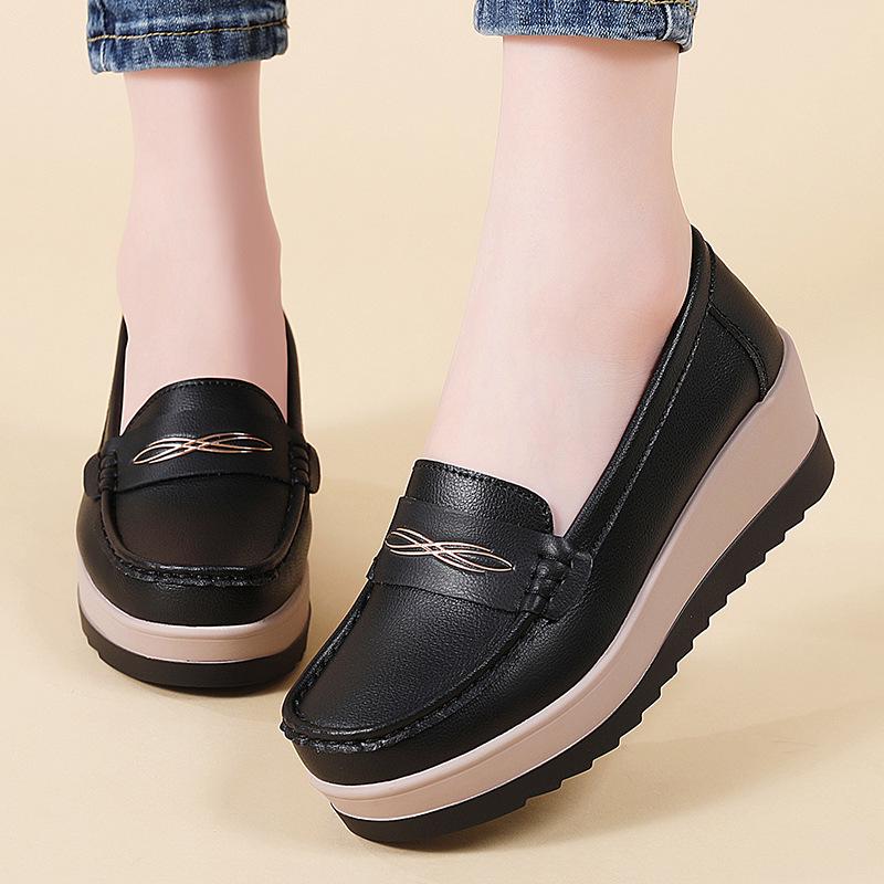 Women's Thick-Soled Leather Platform Shoes: Versatile, Slimming, Lightweight, Soft-Soled, Height-Boosting for Autumn/Winter 2025