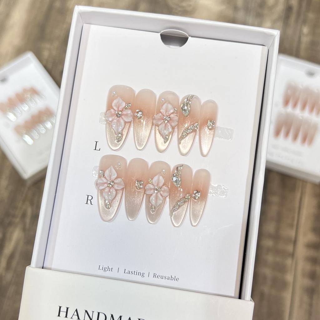 Pure Hand-woven Armor High-end Three-dimensional Carved Cat-eye Manicure Zircon Snake Spirit