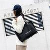 The Small and Fresh Large-capacity Handbag Is Simple and Open
