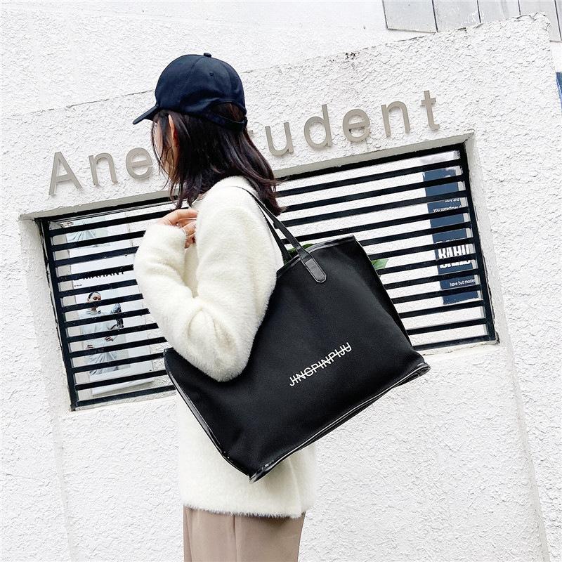 The Small and Fresh Large-capacity Handbag Is Simple and Open