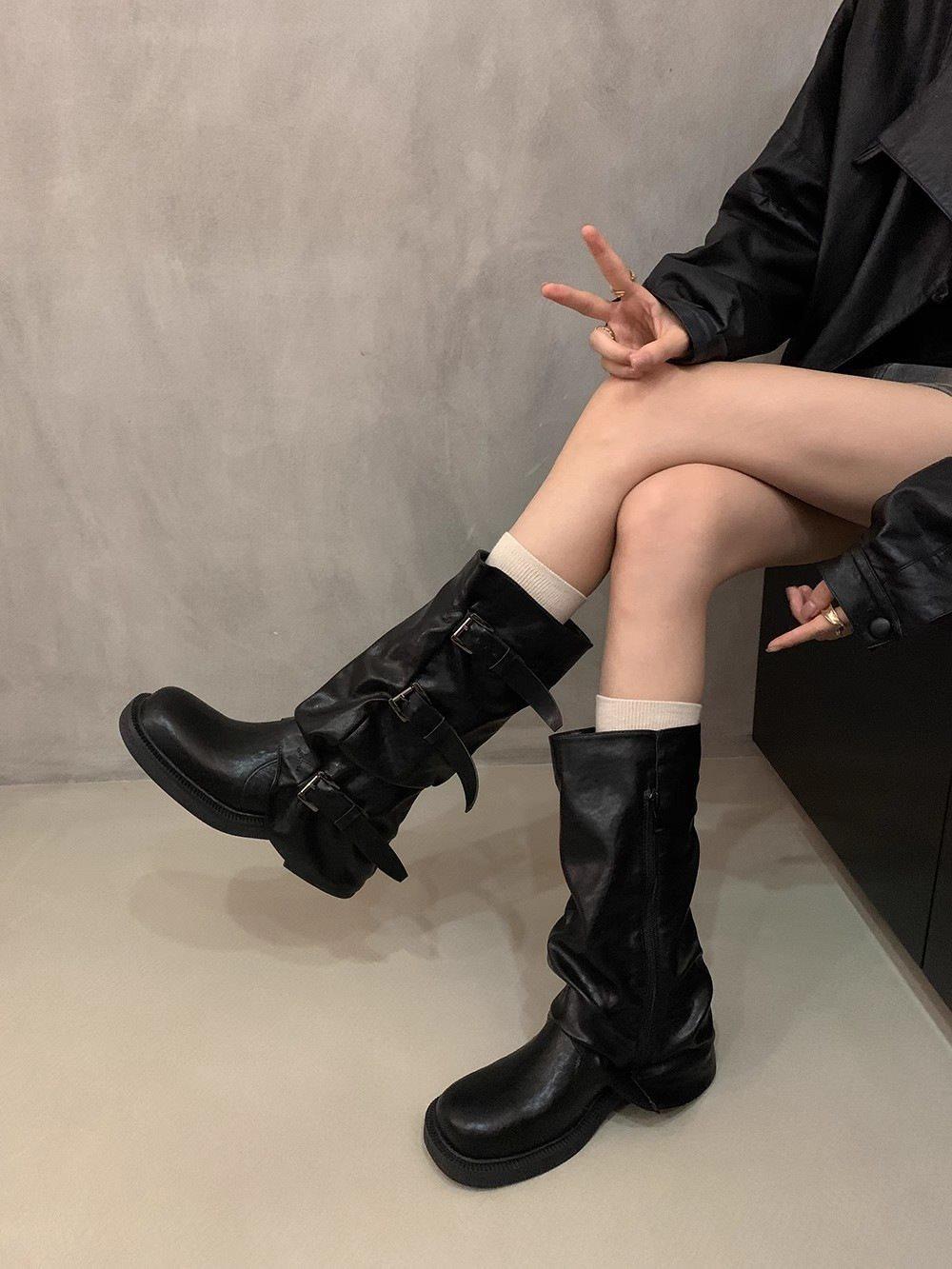 

Huge new 2025 brown women s good-looking leather boots, foreign-style short boots, medium boots, fire small thick heel, super black. 39