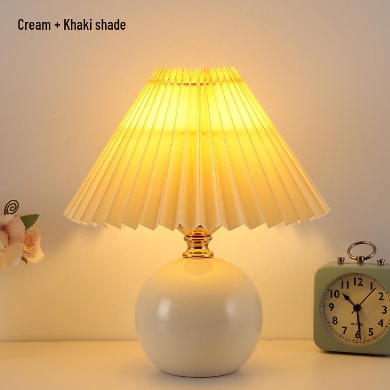 Retro 2025 High-End Eye-Protection Desk Lamp: Luxury Sleep-Aid Atmosphere for Bedroom and Bedside.