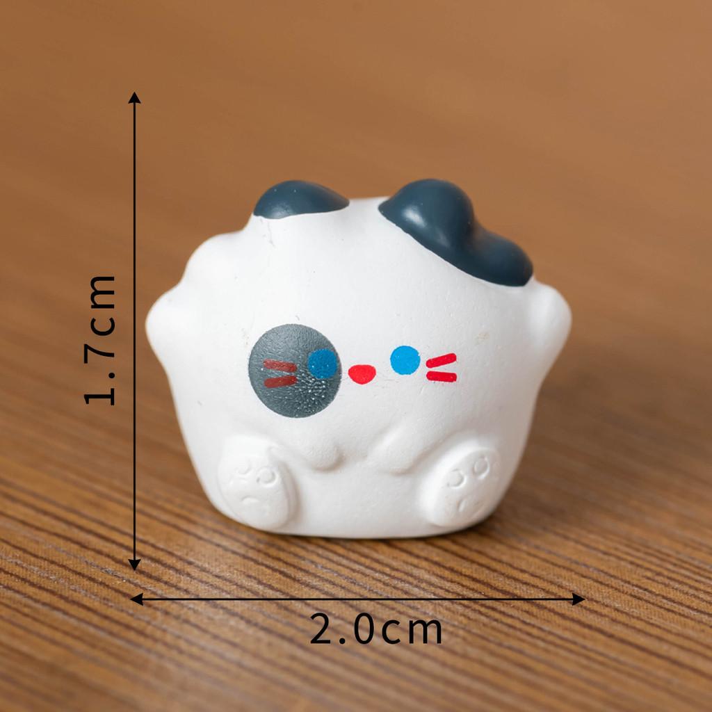 Resin Cute Cat Figure With Cartoon Design For Car Desk Decor And Gift Idea
