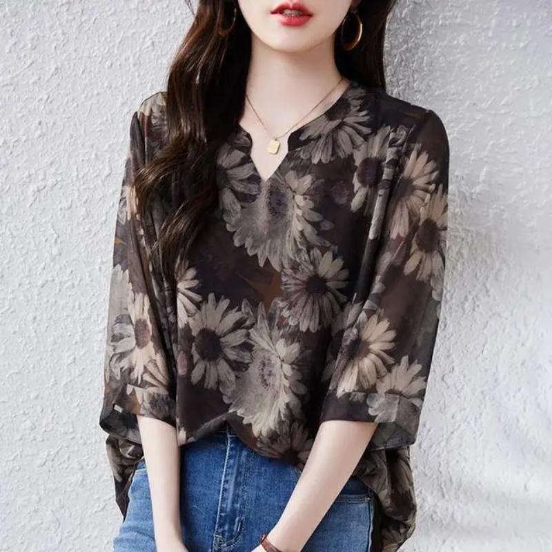 Spring New Retro Lightweight Chiffon Shirt for Women Loose and Versatile Western Style Bottom Small Shirt Hooded Shirt