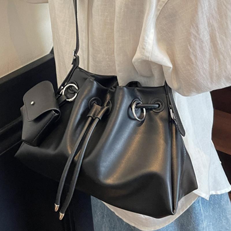 Single-shoulder Bag with A Laid-back Style Lightweight Underarm Bucket Bag Large-capacity Crossbody Bag