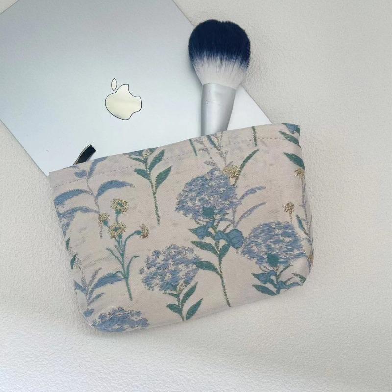 Large Capacity Travel Makeup Bag Vintage Cosmetic Pouch Portable Toiletry Organizer for Women Minimalist Clutch for Skincare Storage