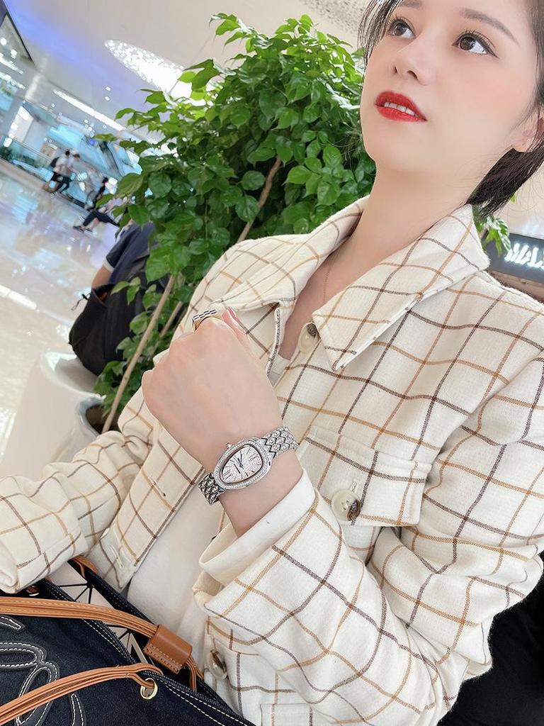 Elegante sternförmige Damen-Quarzuhr in Schlangenform - Luxuriöses wasserdichtes mit Diamanten besetztes Armband von Light Fashion Niche.