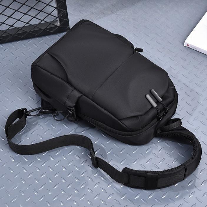 Men's Multifunctional Chest Bag Men's Fashionable Crossbody Bag Multifunctional Shoulder Bag Suitable for Daily Commuting Fitness Cycling