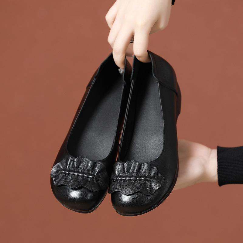 Fashion GKTINOO 2025 New Spring Round Toe Soft Genuine Leather Shoes Flat Shoes Large Size Comfort Soft Sole Women Casual Shoes
