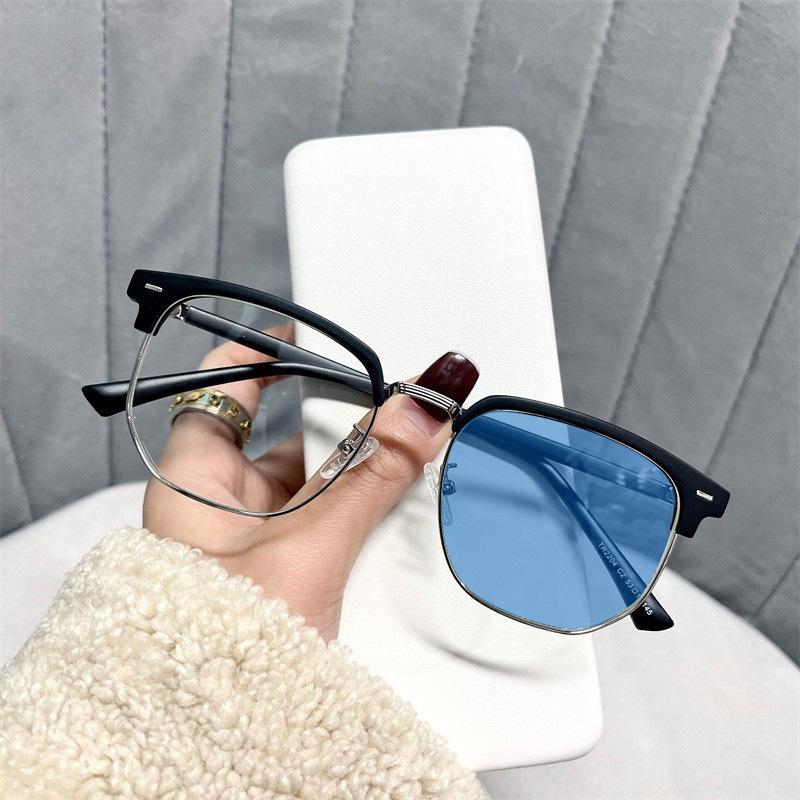 Color-Changing Retro Eyebrow Glasses Frame Men'S Business Photosensitive Gray Myopia Glasses Anti-Blue Light Versatile Flat Light