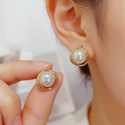 Temperament Gentle Pearl Winding Stud Earrings Temperament Light Luxury Niche Design Daily Commute Exquisite Earrings