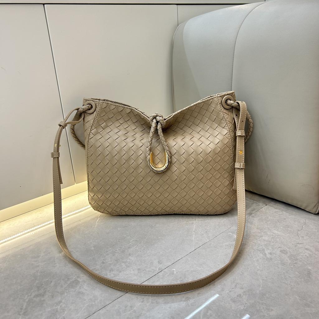 New U-buckle Woven Underarm Bag Large Capacity Niche Design Shoulder Bag Fashionable Versatile Messenger Women's Bag