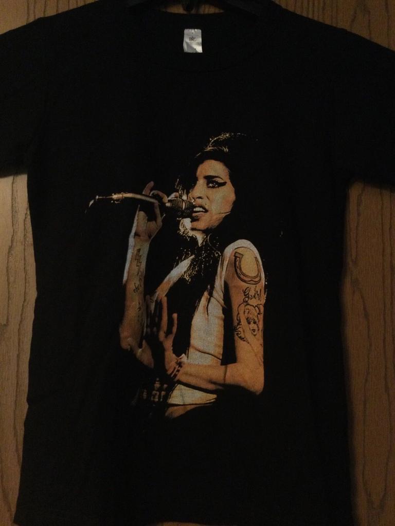 Amy Winehouse - In Performance - Black Shirt - Ladies - S - B&C Collection