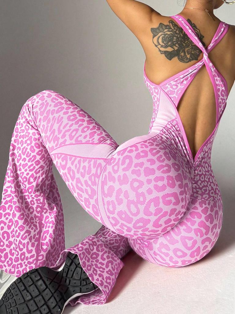 Women's leopard print jumpsuit flared pants, snug and comfortable, with printed shoulder straps and slanted back jumpsuit flared pants.